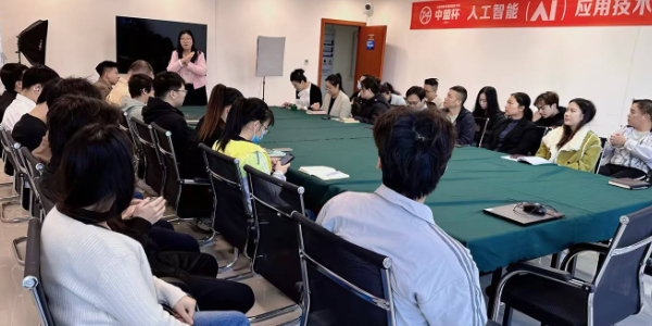 AI赋能，实训引领：仰文科技集团晨会开启高效新篇章，助力学员成长与企业协同发展